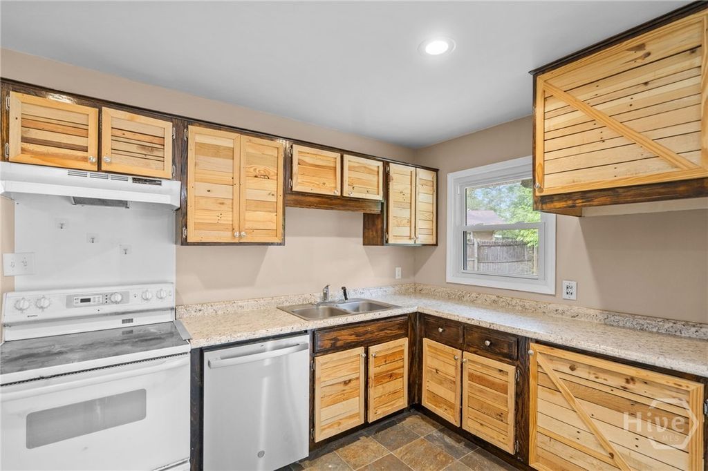 Image 11 of property listing at 100 Westwood Drive, Rincon, GA 31326