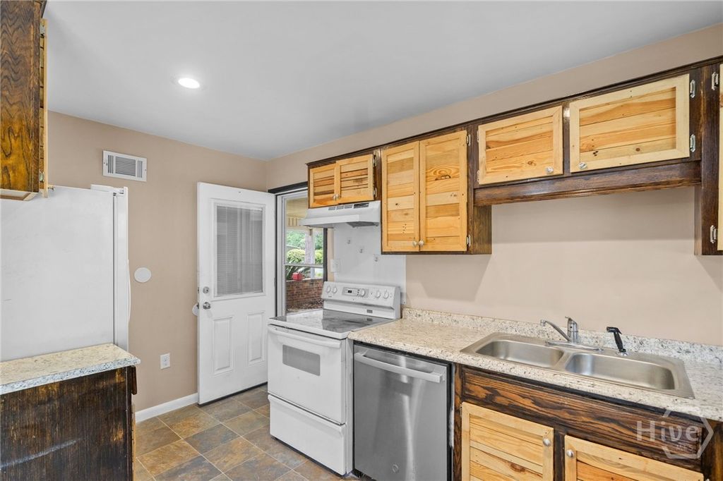 Image 12 of property listing at 100 Westwood Drive, Rincon, GA 31326