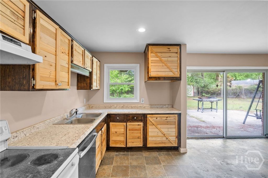 Image 13 of property listing at 100 Westwood Drive, Rincon, GA 31326