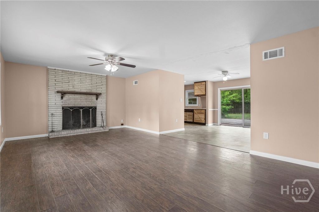 Image 4 of property listing at 100 Westwood Drive, Rincon, GA 31326