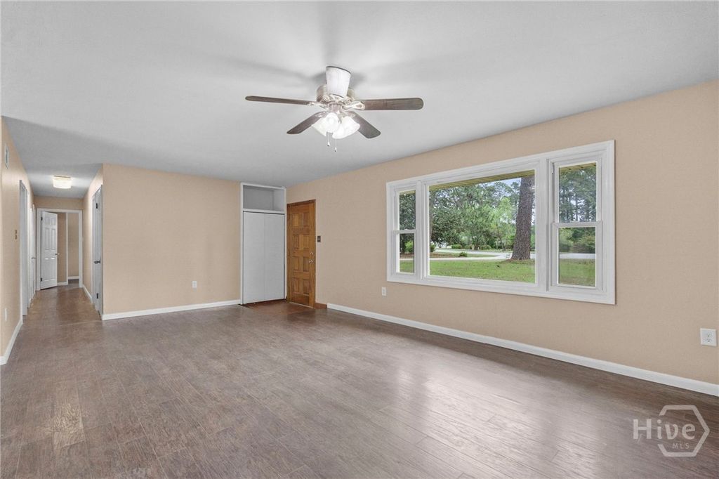 Image 5 of property listing at 100 Westwood Drive, Rincon, GA 31326