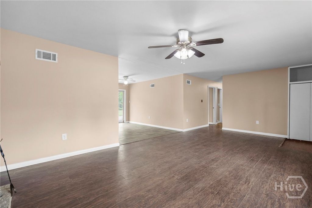 Image 6 of property listing at 100 Westwood Drive, Rincon, GA 31326