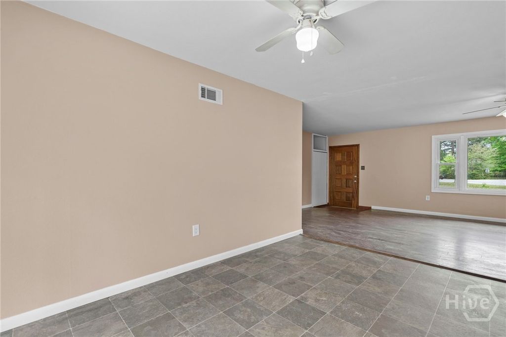Image 7 of property listing at 100 Westwood Drive, Rincon, GA 31326