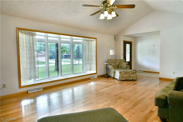 750 Blueberry Hill Drive, Canfield, OH 44406