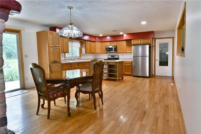 750 Blueberry Hill Drive, Canfield, OH 44406