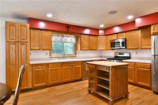 750 Blueberry Hill Drive, Canfield, OH 44406