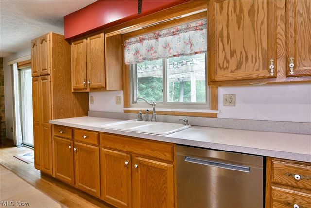 750 Blueberry Hill Drive, Canfield, OH 44406