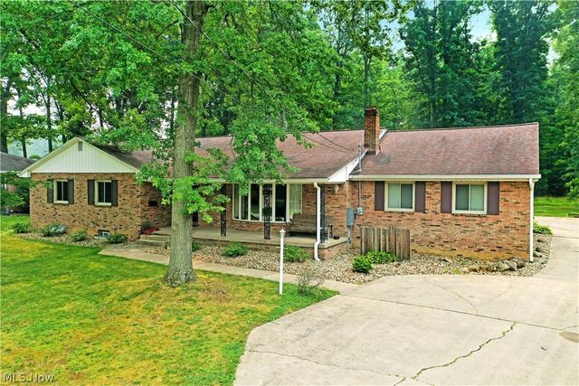 750 Blueberry Hill Drive, Canfield, OH 44406
