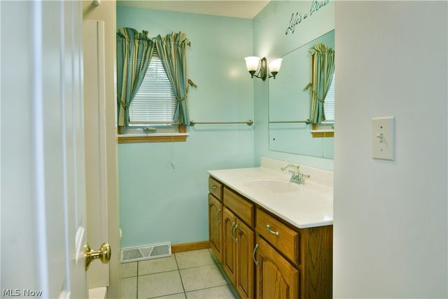 750 Blueberry Hill Drive, Canfield, OH 44406