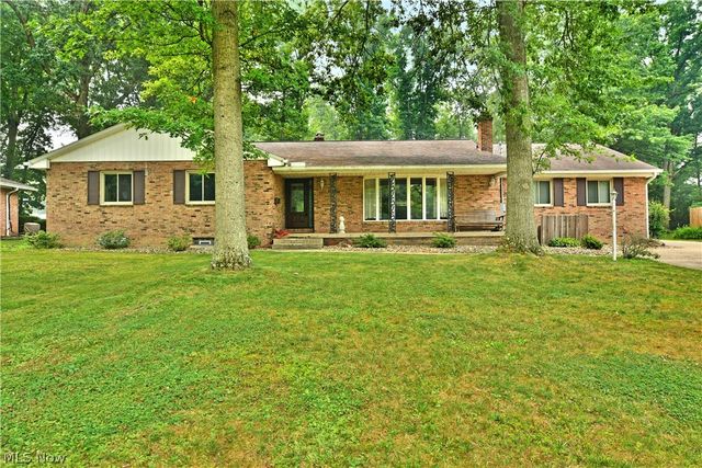 750 Blueberry Hill Drive, Canfield, OH 44406