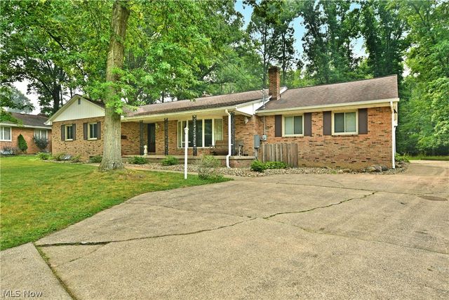 750 Blueberry Hill Drive, Canfield, OH 44406