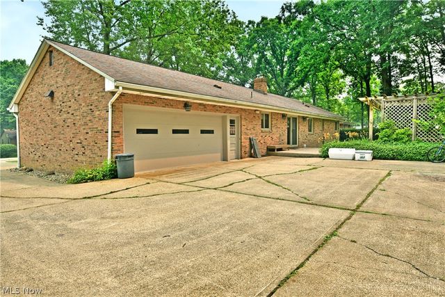 750 Blueberry Hill Drive, Canfield, OH 44406