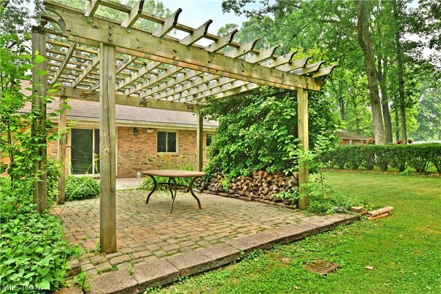 750 Blueberry Hill Drive, Canfield, OH 44406