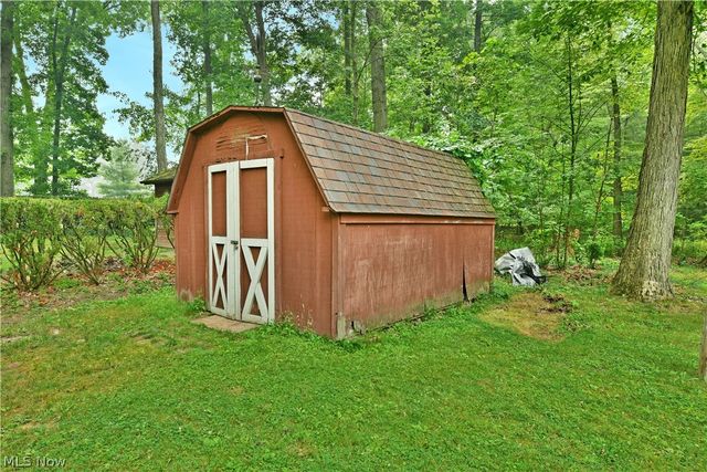 750 Blueberry Hill Drive, Canfield, OH 44406