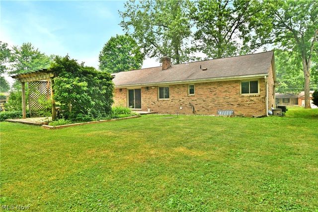 750 Blueberry Hill Drive, Canfield, OH 44406