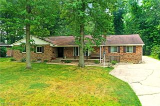 750 Blueberry Hill Drive, Canfield, OH 44406