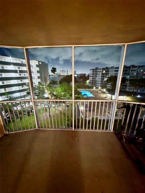 1750 NE 191st St 620-3, Miami, FL 33179