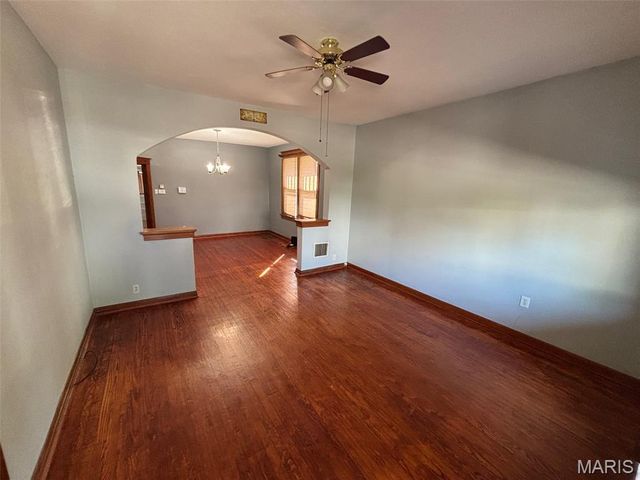 4879 Hamburg Avenue, St Louis, MO 63123