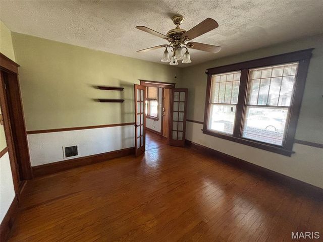 4879 Hamburg Avenue, St Louis, MO 63123