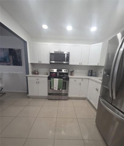 9800 Sunrise Lakes Boulevard 309, Sunrise, FL 33322