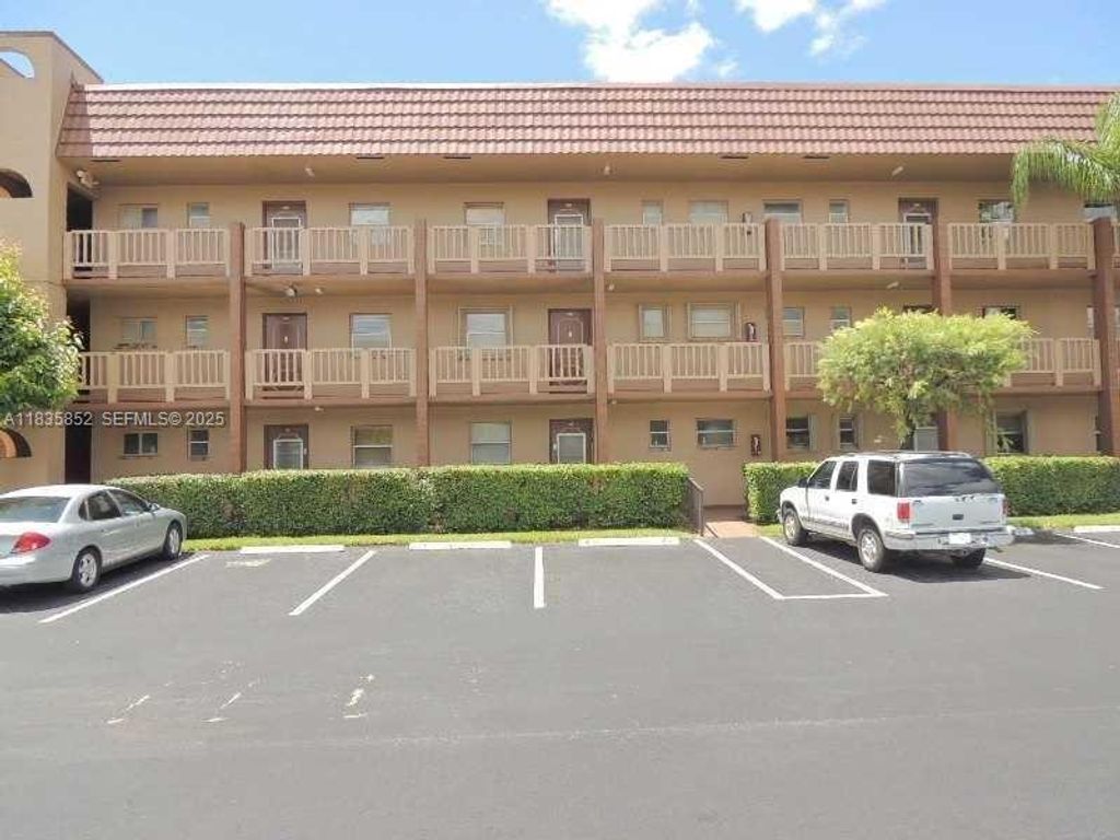9800 Sunrise Lakes Boulevard 309, Sunrise, FL 33322
