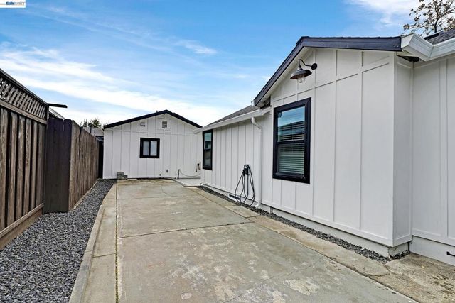 1861 Linden St, Livermore, CA 94551