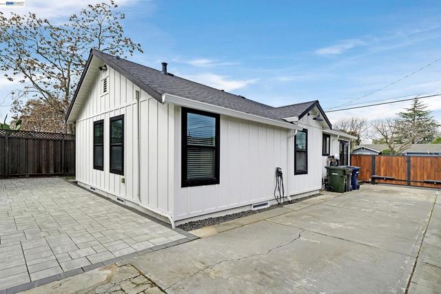 1861 Linden St, Livermore, CA 94551