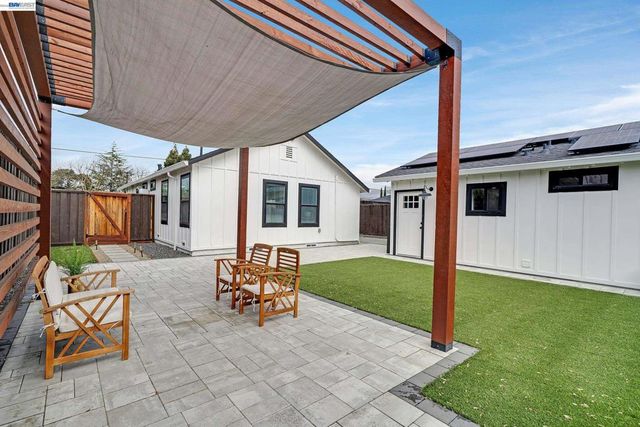 1861 Linden St, Livermore, CA 94551