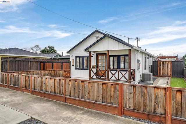 1861 Linden St, Livermore, CA 94551