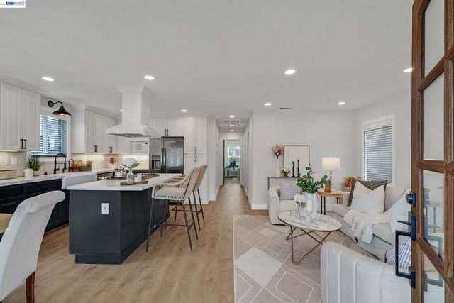 1861 Linden St, Livermore, CA 94551