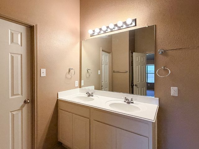 633 Canoe Way, Crowley, TX 76036