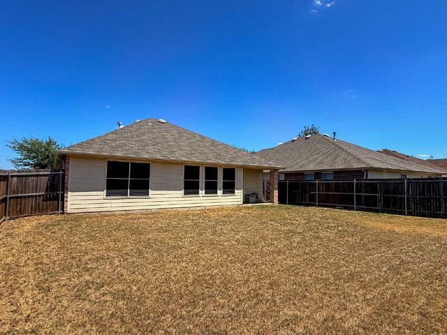 633 Canoe Way, Crowley, TX 76036
