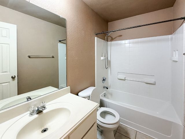 633 Canoe Way, Crowley, TX 76036