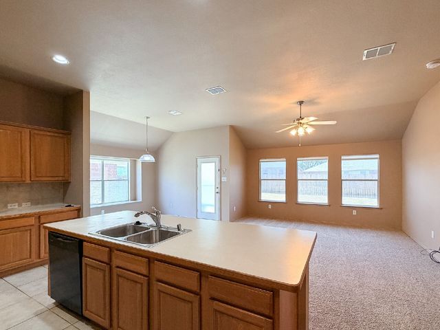 633 Canoe Way, Crowley, TX 76036