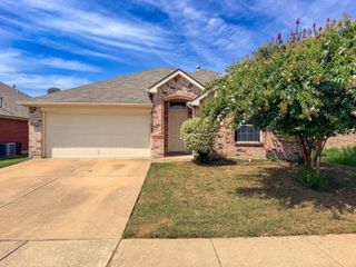 633 Canoe Way, Crowley, TX 76036