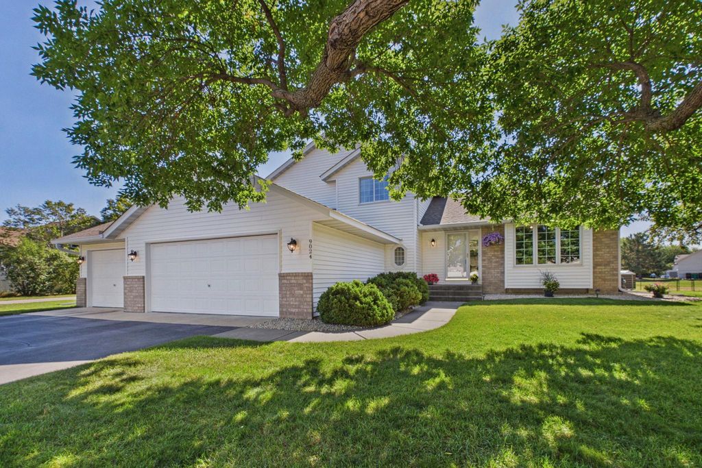 9024 Regent Parkway, Brooklyn Park, MN 55443 — exterior