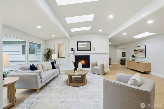 11024 SE 27th Place, Bellevue, WA 98004