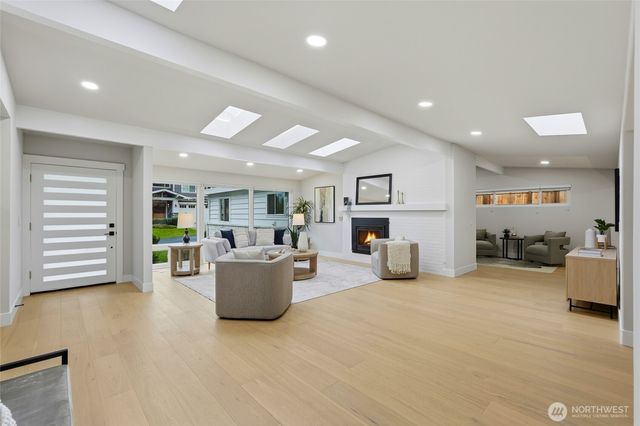 11024 SE 27th Place, Bellevue, WA 98004