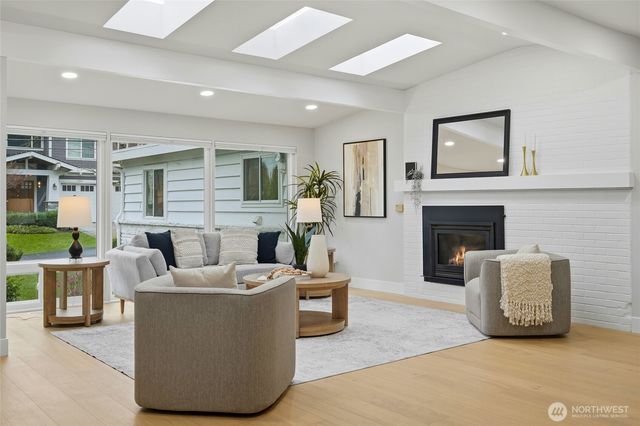 11024 SE 27th Place, Bellevue, WA 98004