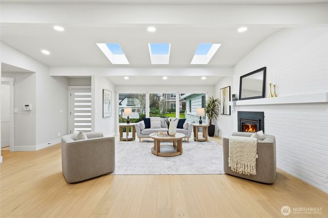 11024 SE 27th Place, Bellevue, WA 98004