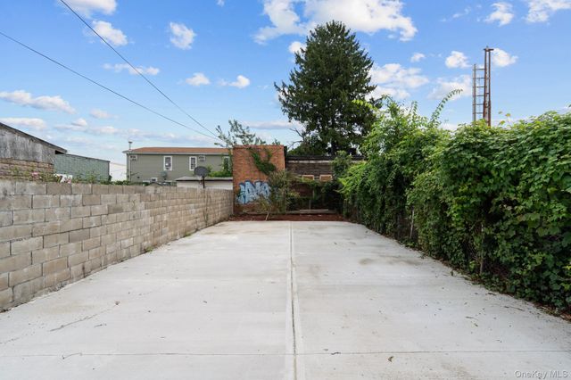 35 Euclid Avenue, Brooklyn, NY 11208
