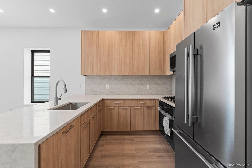 35 Euclid Avenue, Brooklyn, NY 11208 — photo 3