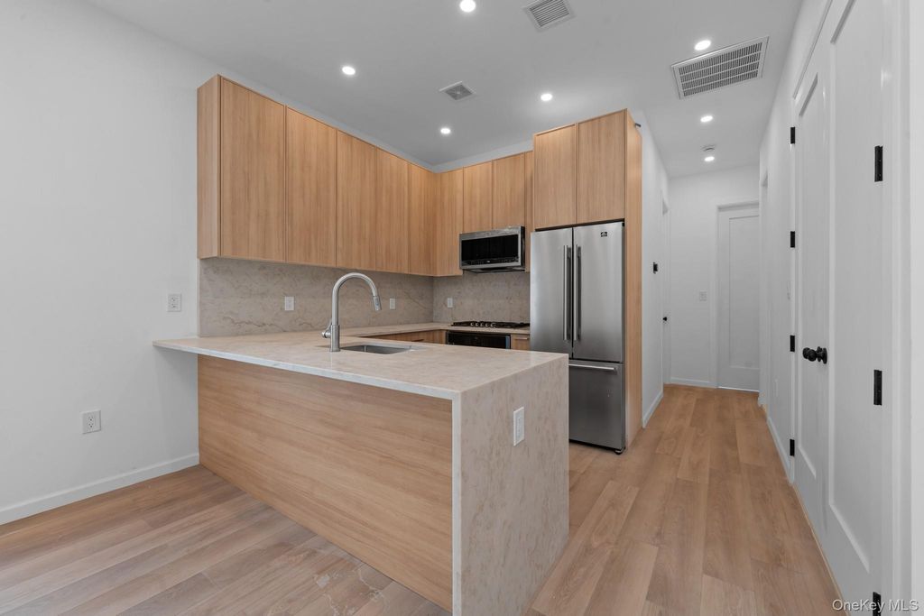 35 Euclid Avenue, Brooklyn, NY 11208 — photo 4