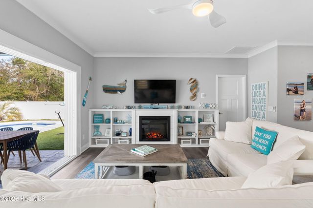 135 NW 7th Street, Oak Island, NC 28465