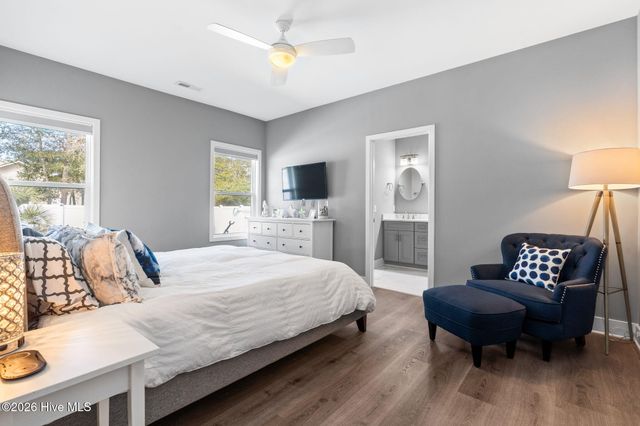 135 NW 7th Street, Oak Island, NC 28465