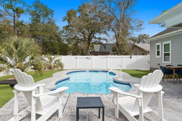 135 NW 7th Street, Oak Island, NC 28465