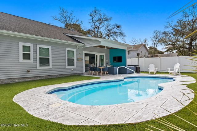 135 NW 7th Street, Oak Island, NC 28465