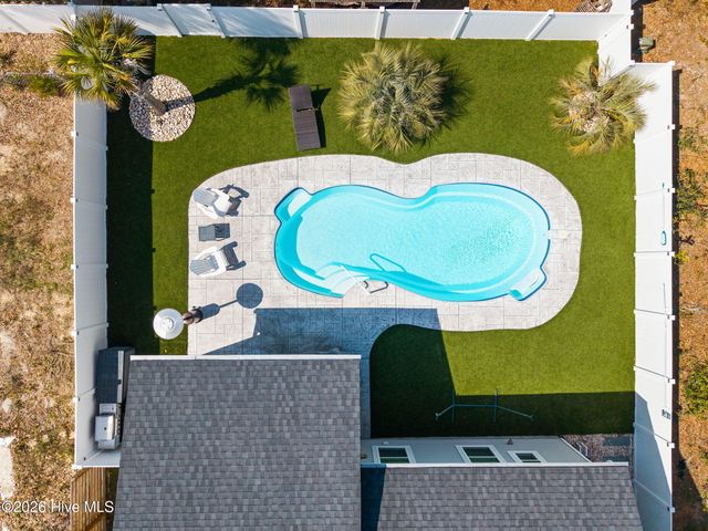 135 NW 7th Street, Oak Island, NC 28465