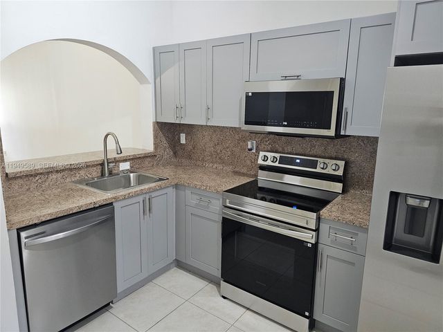 2911 SE 13th Ave 203-49, Homestead, FL 33035