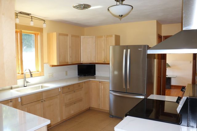 95 Huntington Rd., Hadley, MA 01035